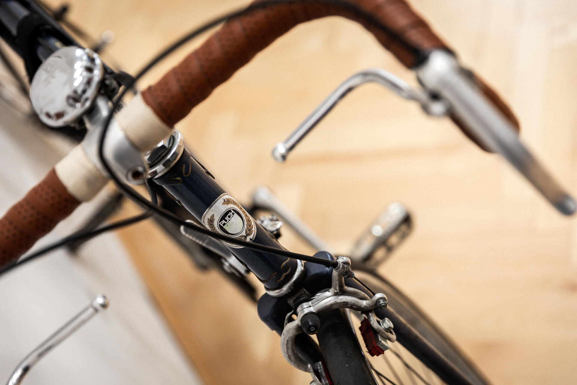 ein altes Puchfahrrad