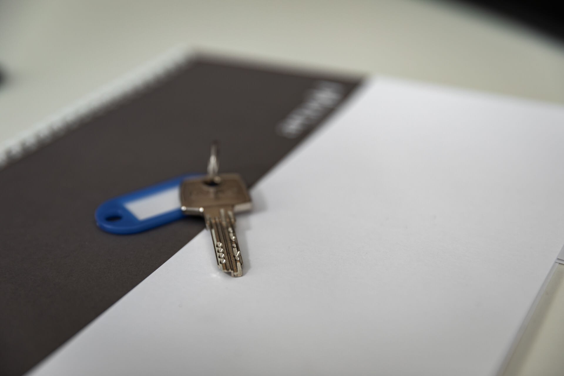Expose von Arnold Immobilien mit einem Schlüssel